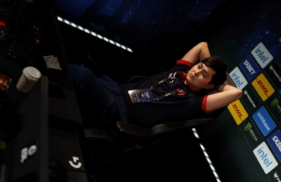 红魔 10 Pro 系列手机完美适配永劫无间手游高清画质